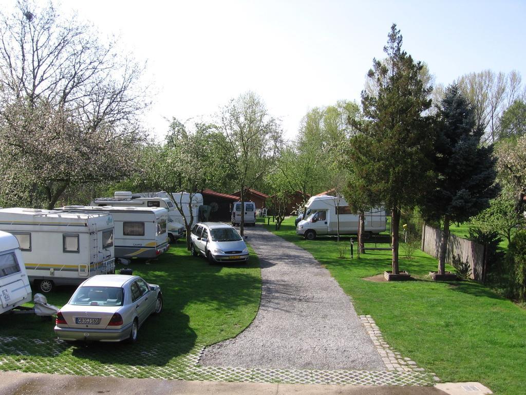 Pension Trojska Prag Exterior foto